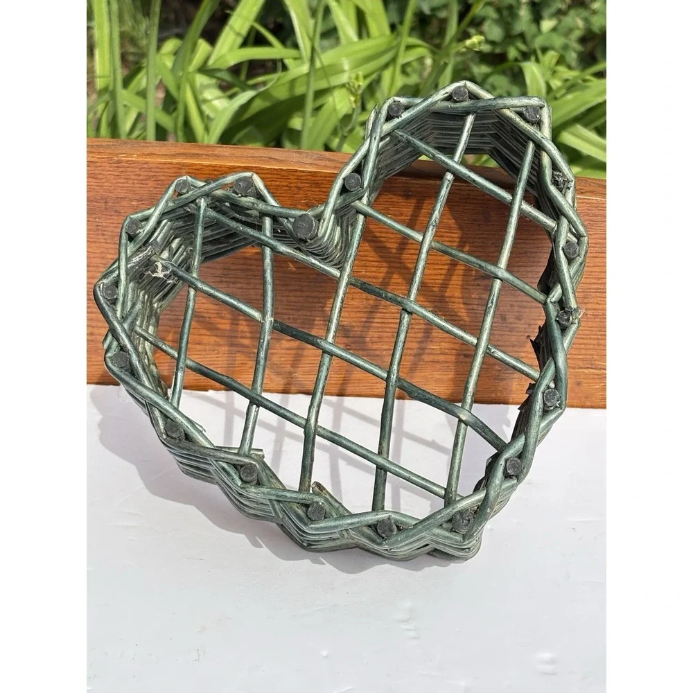 Green Heart Shaped Wicker Twig Branch Woven Basket Cottage Rustic Farmhouse 8.5